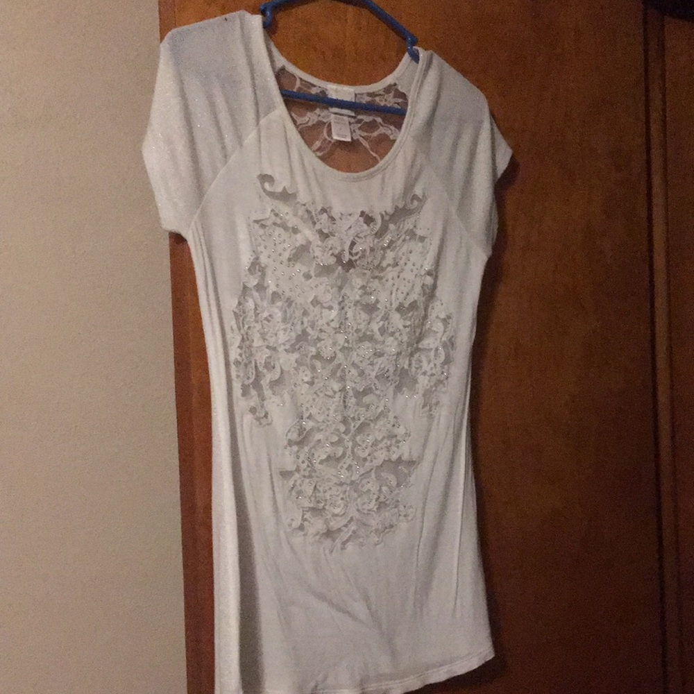 DayTrip brand white vneck